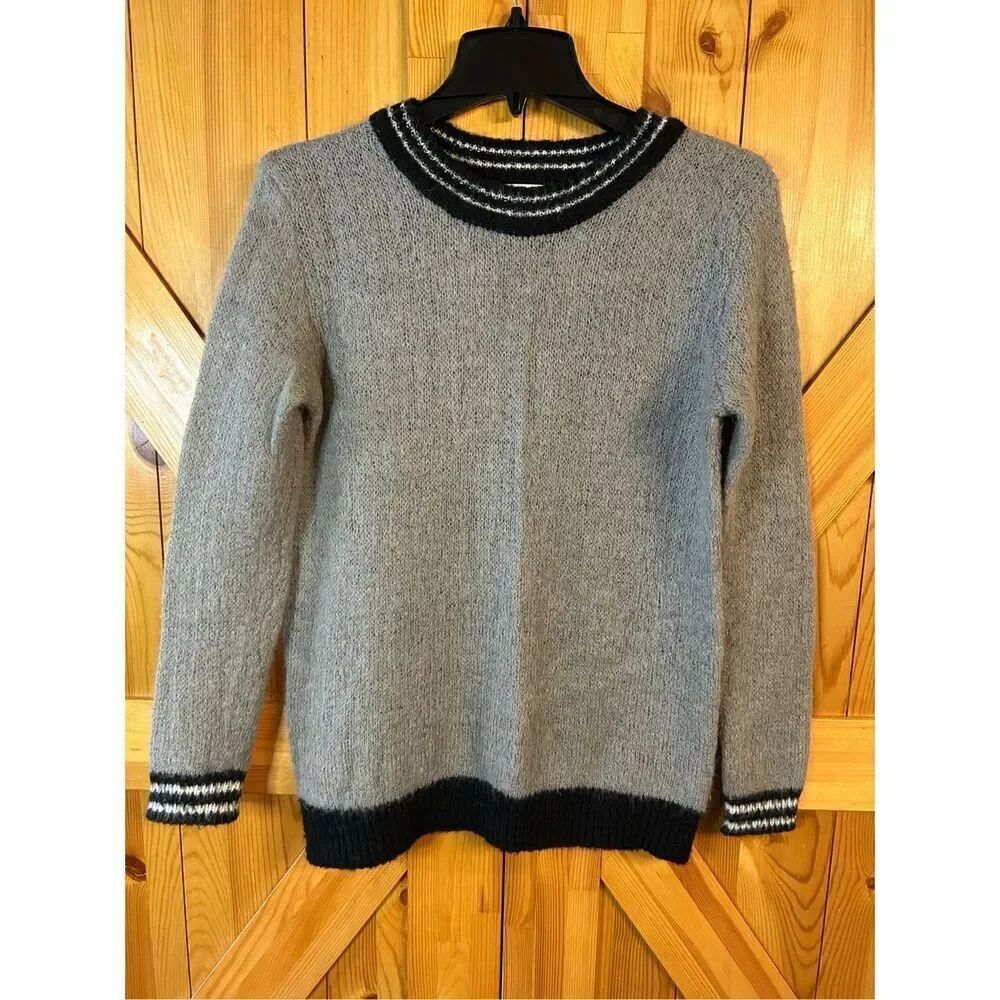 Shrinking Violet Women’s Sweater Size Medium Wool Blend (8313)